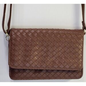 YIK Fung Brown Woven Faux Leather Crossbody Wallet Purse Adjustable 077979-75012